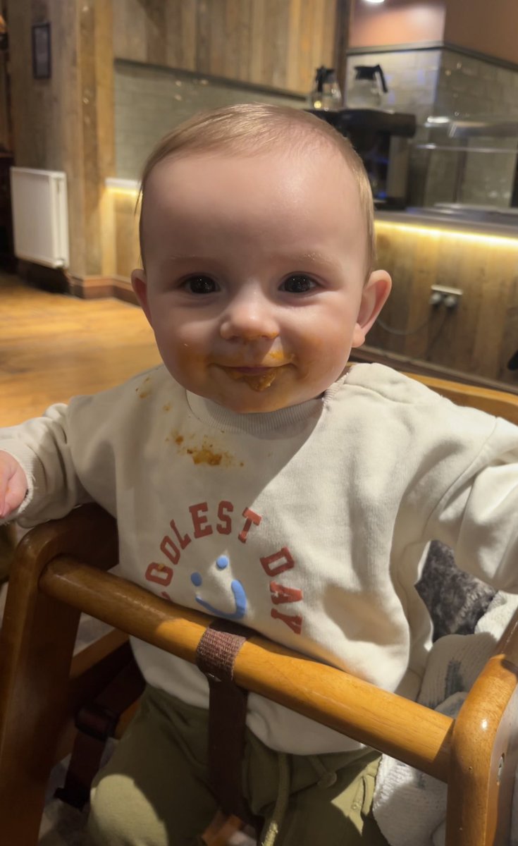 Weaning your baby counts as CPD, right? 😅😂 <a href="/RCSLT/">RCSLT 💙</a> #eatinganddrinking #mySLTday 🥦🥑🍌