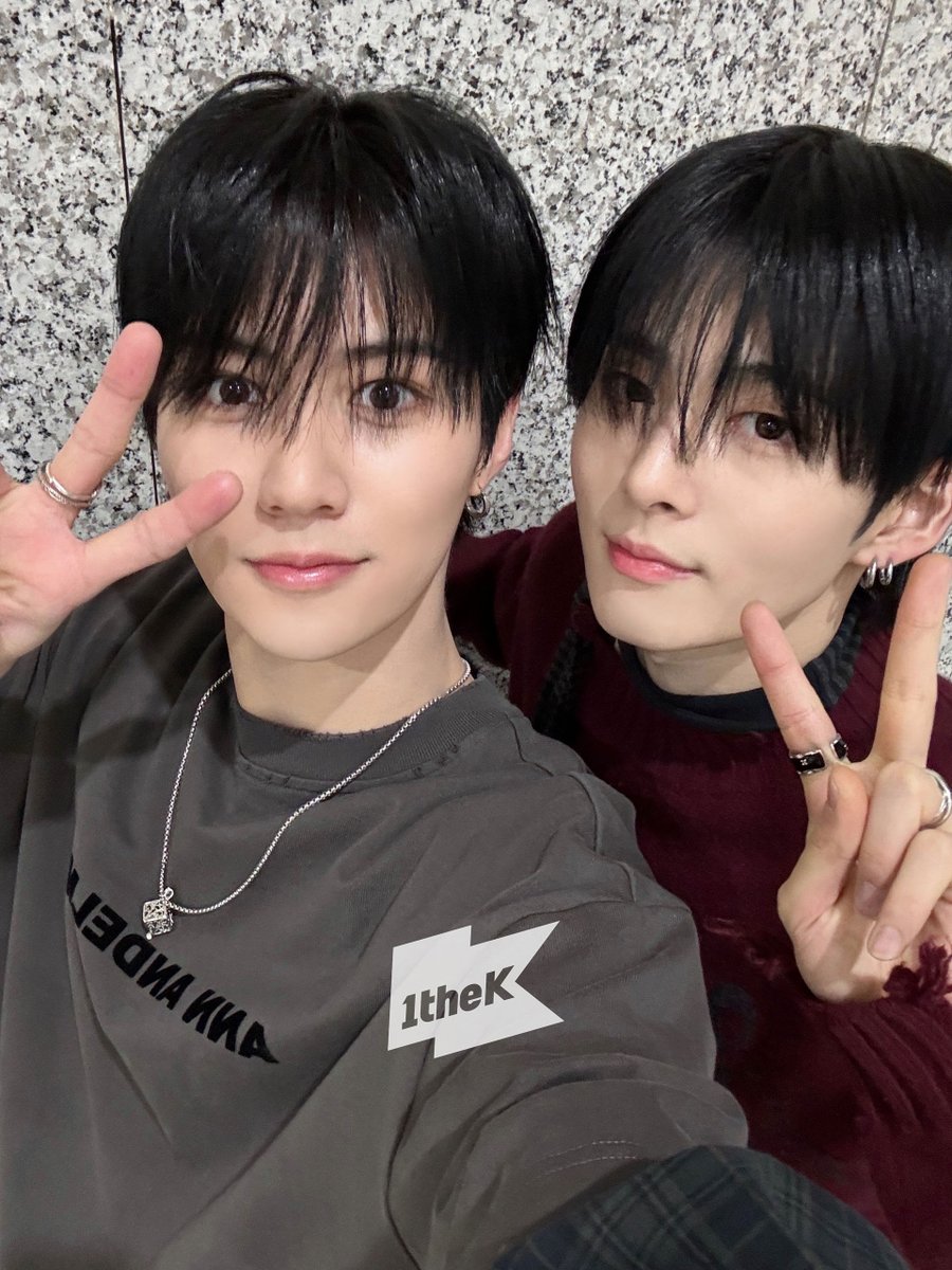 Lun8_Spain's tweet photo. INFOℹ️21022025
Fotos de #LUN8 tras la actuación de #Butterly en #On_the_Spot de 1theK.
«El selfie parece un regalo. 🎁Gracias a ti mi felicidad es infinita… ✨Nos vemos de nuevo en #온더스팟🦋»
La actuación se puede ver aquí:
🔗https://t.co/0xFpzJeN0G
#루네이트 #나비 https://t.co/28FqeXbjqi