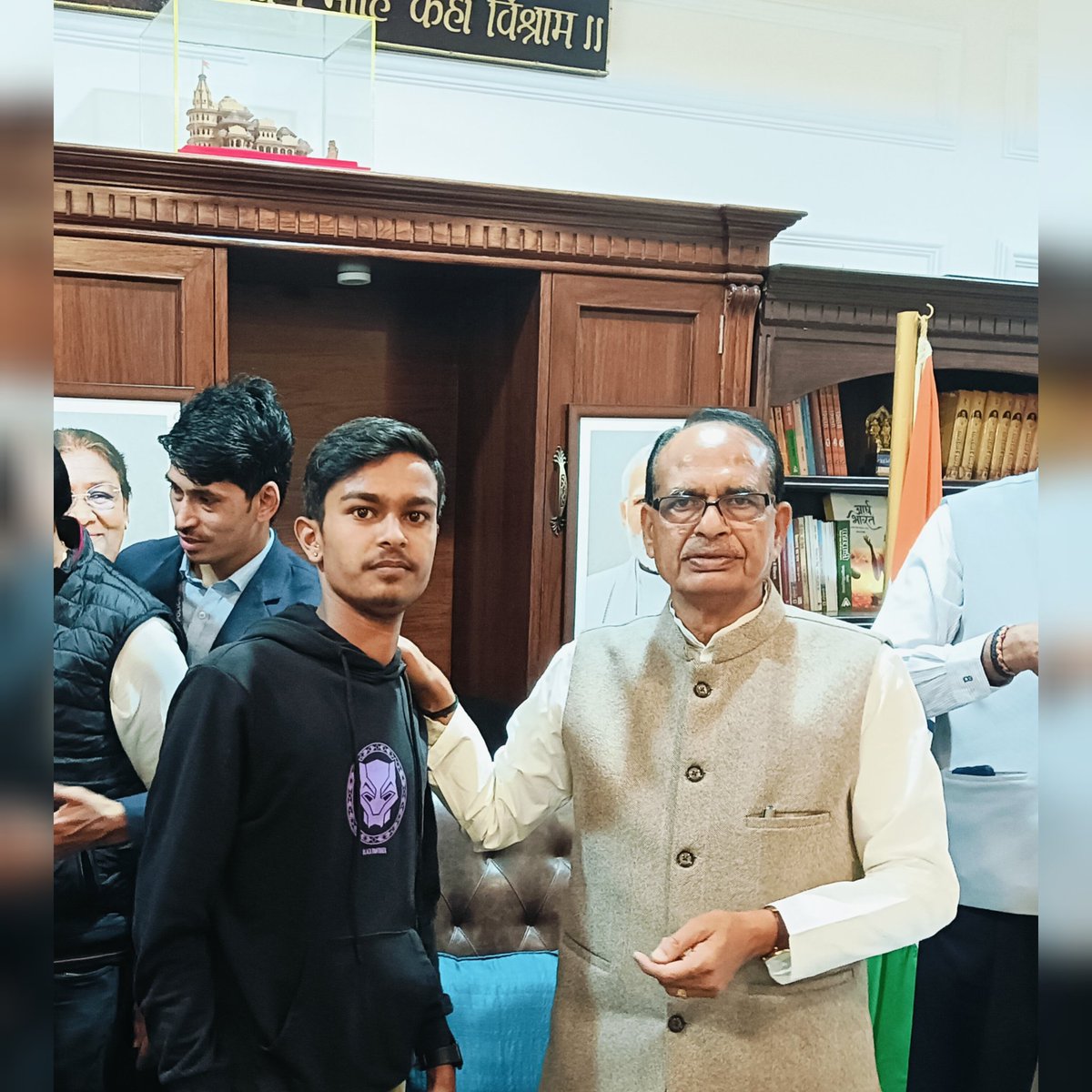 JITENDRARA10262's tweet photo. 🚨💻#laptopyojna💻
Thank You @ChouhanShivraj &amp; @DrMohanYadav51 @CMMadhyaPradesh यह योजना तो ठीक है, लेकिन मध्यप्रदेश के सभी युवाओं को रोजगार मिलने में किसी प्रकार की गड़बड़ी न हो उसमें भी सुधार किया जाए 2028 तक। बाकी 2028 में कांग्रेस सरकार बनेगी। 🎉 @sharadrai_ https://t.co/JW0TGysp48