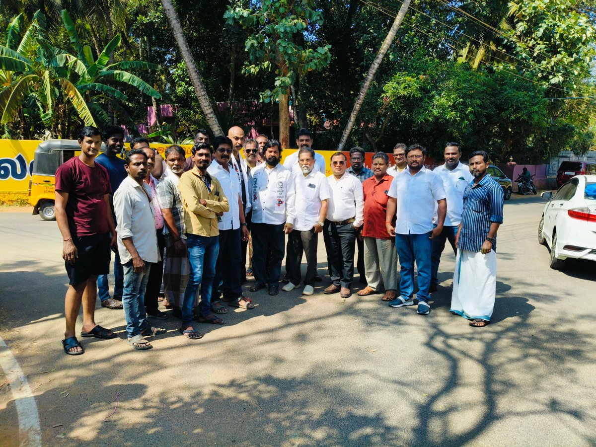 NellaiZoneIT's tweet photo. மக்கள் நீதி மய்யத்தின் 8ம் ஆண்டு தொடக்க விழாவை முன்னிட்டு நாகர்கோவில் மநீம மாவட்டம் சார்பில்           மேல சங்கரன் குழி ஊராட்சி வார்டு எண்-14 அனந்த நாடார் குடி-யில்   மாவட்ட செயலாளர் *சசி ஜெயப்பிரகாஷ்* தலைமையில் ,மண்டல அமைப்பாளர்கள் @moorthisiva36
பிரேம்குமார் பர்னா ,ஜிம்மி போன்சன்*,மாநகர செயலாளர்  *பிரிக்ஸ்டன்* முன்னிலையில் வட்ட செயலாளர் *ஜெரின்* கட்சி கொடி ஏற்றி 
பொதுமக்களுக்கு இனிப்பு வழங்கப்பட்டது.
இந்நிகழ்வில் மாவட்ட அமைப்பாளர்கள் *லார்ட்வின்,விக்ரம் குமார்*, *E.சுந்தர் .மற்றும் மாநகர செயலாளர்   மூர்த்தி*, மாவட்ட துணை அமைப்பாளர்கள்  கணேசன் , அமீர் பாபு, மாநகர   அமைப்பாளர் முருகன், முன்னாள் நற்பணி இயக்க மாவட்ட அமைப்பாளர் கமல் கணேசன்,  வட்ட செயலாளர்கள் ரமேஷ், அருண்குமார், குமரேசன், சுகுமாரன்,       இவர்களுடன் மேல சங்கரன்குழி ஊராட்சி  ,வின்ஸ்டன், பிரபா , வின்ஸ், ராஜேஷ், சைலின், அனீஸ்மற்றும் திரளான நிர்வாகிகள் கலந்து கொண்டனர்.
#KamalHaasan
#MakkalNeedhiMaiam
#MNM8THYEAR
#மநீம8ம்ஆண்டு
@maiamofficial @lakshman1425 
@vpraja03 @pdksenthilkumar @Nelsondas_G @MathankamalTUTY