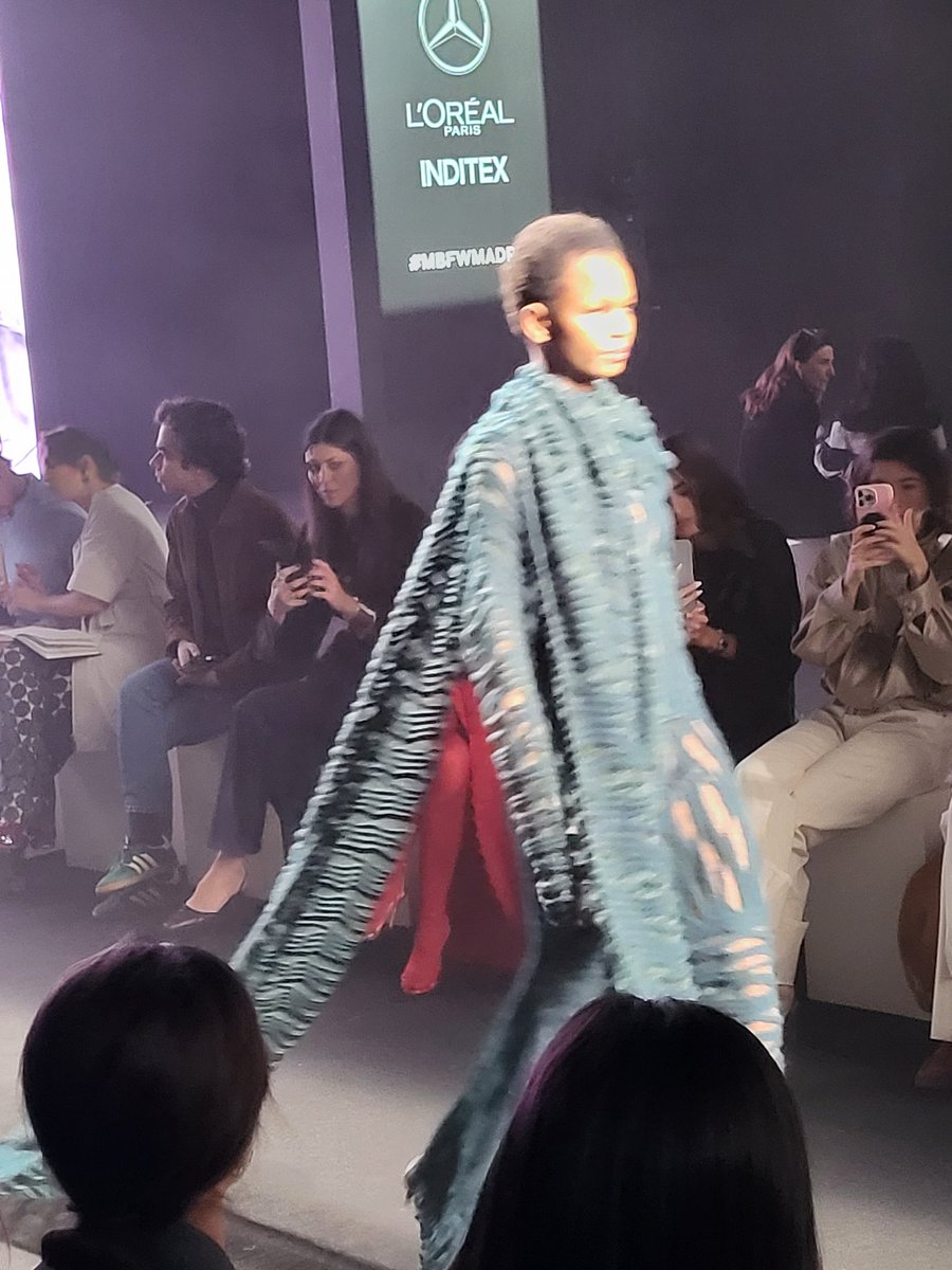 Comuniasfalto's tweet photo. #pasareladeasfalto 
Viernes, #MBFWMadrid, #SIMORRA  
@pasarelasfalto 
#moda #lujo #glamour #estilo #artesanía #profesionalidad  #pasareladeasfalto https://t.co/5Ia1dwshCe