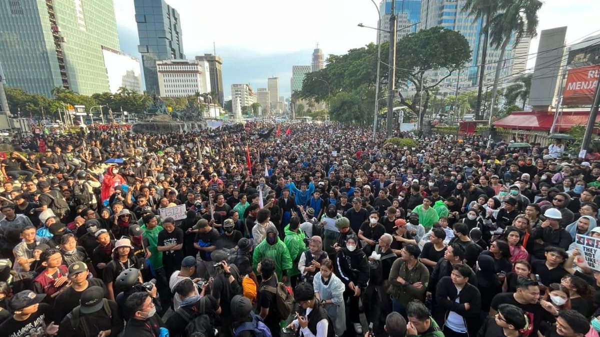 Hari ini 21 febuary 2025
Patung kuda. 
#IndonesiaGelap