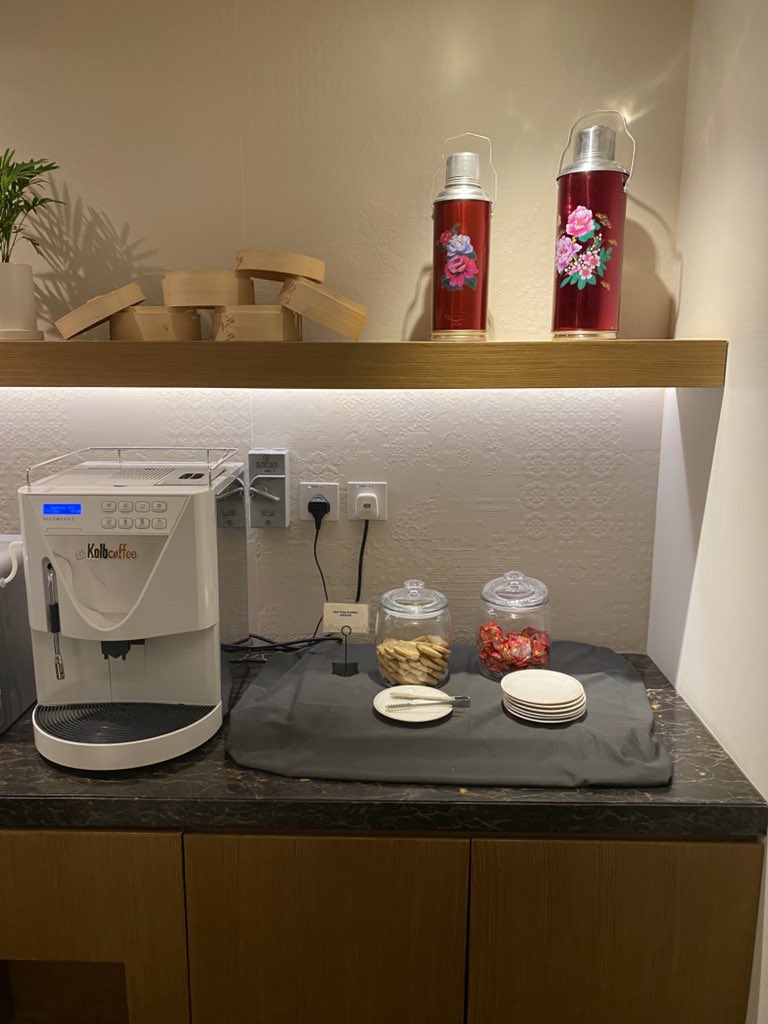 香港机场贵宾室一角。挺有意思的。