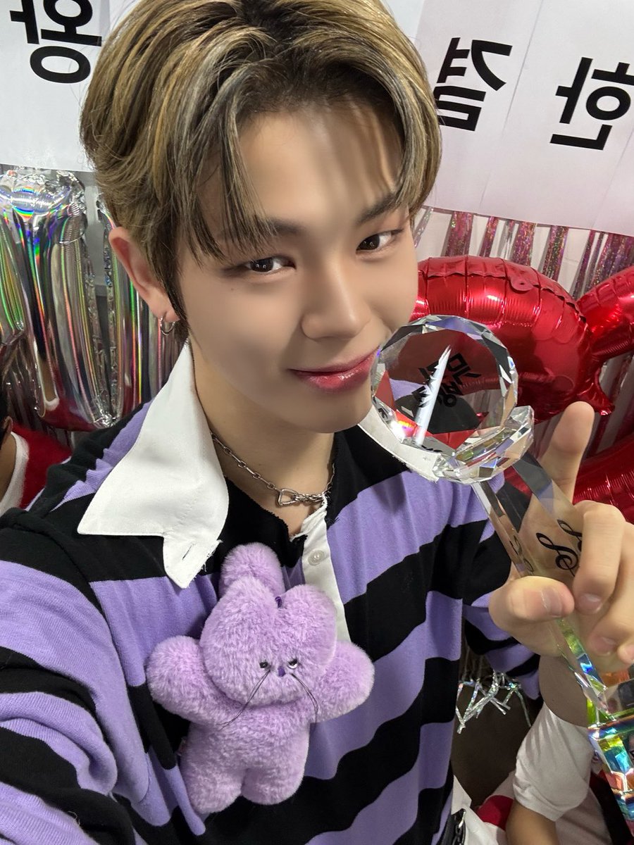 엔브가 만들어준 소중한 1위 고마워어어🙇‍♂️
남은 활동도 화이팅!

#EVNNE #이븐
#문정현 #MUNJUNGHYUN