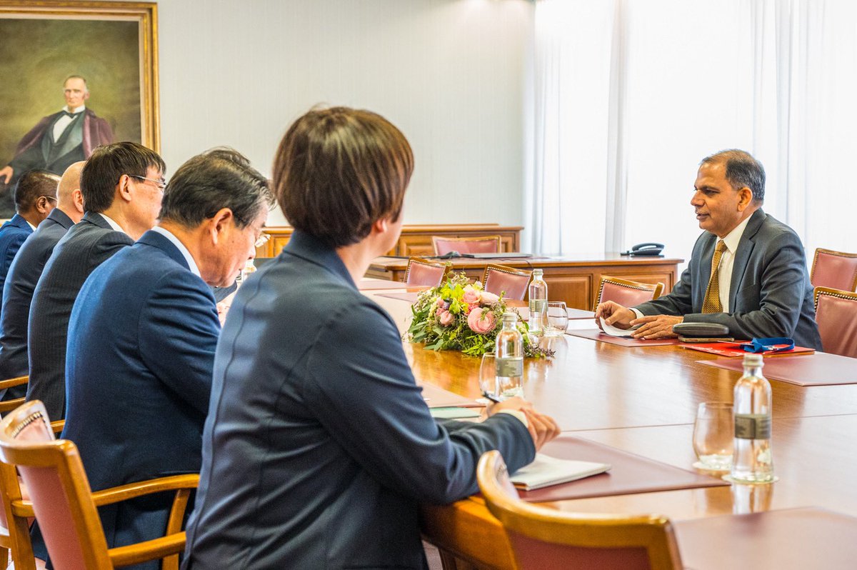 Productive meeting with <a href="/UPU_DG/">Masahiko Metoki</a> focusing on enhancing postal cooperation and capacity building in #Asia-Pacific. Thanked him, <a href="/MarjanOsvald/">Marjan Osvald</a> and <a href="/UPU_UN/">Universal Postal Union</a>  team for their unwavering support to <a href="/APPU_Post/">Asian-Pacific Postal Union</a>. Reaffirmed our support to any future collaborative opportunities with UPU.