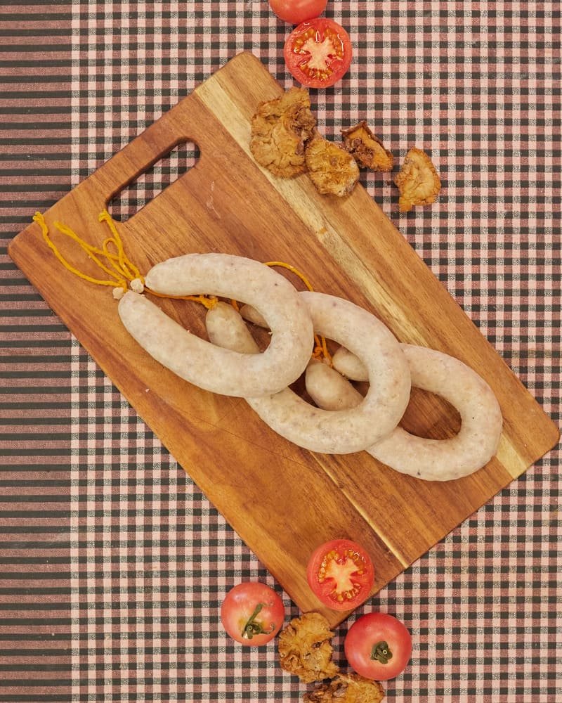 🐖La #botifarra d'ou era un embotit relacionat amb el #Carnaval i fet expressament per ser consumit en #DijousGras, en els darrers anys el consum d'aquest #producte del porc s'ha estès a tot l'any.

👉 gastroteca.cat/productes-agro… 
📌 Recorda! A #CanValls #Argentona pots trobar-la!