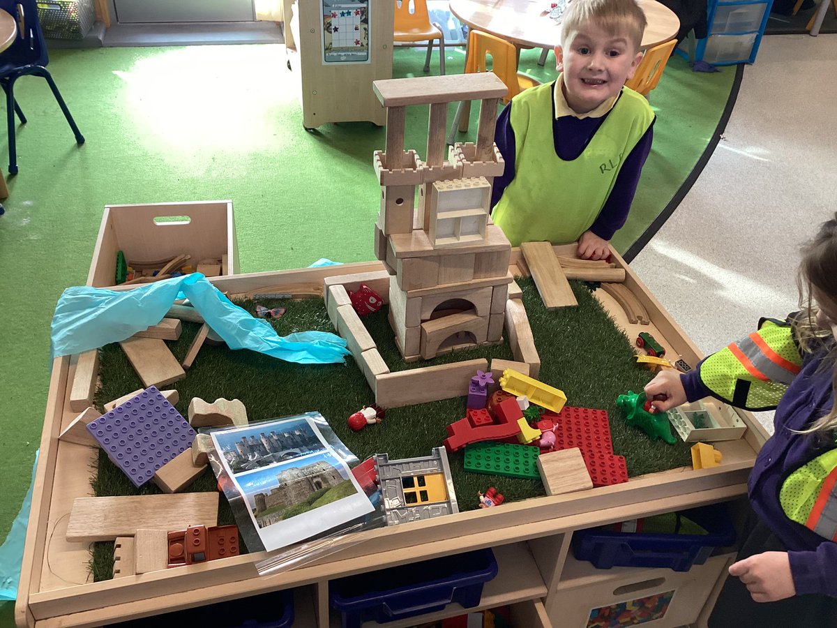 NantCelynRec's tweet photo. This week is Welsh week! We have been weighing dragons, acting out Welsh stories and building amazing castles! @nantcelynschool https://t.co/XknYE5Ill6
