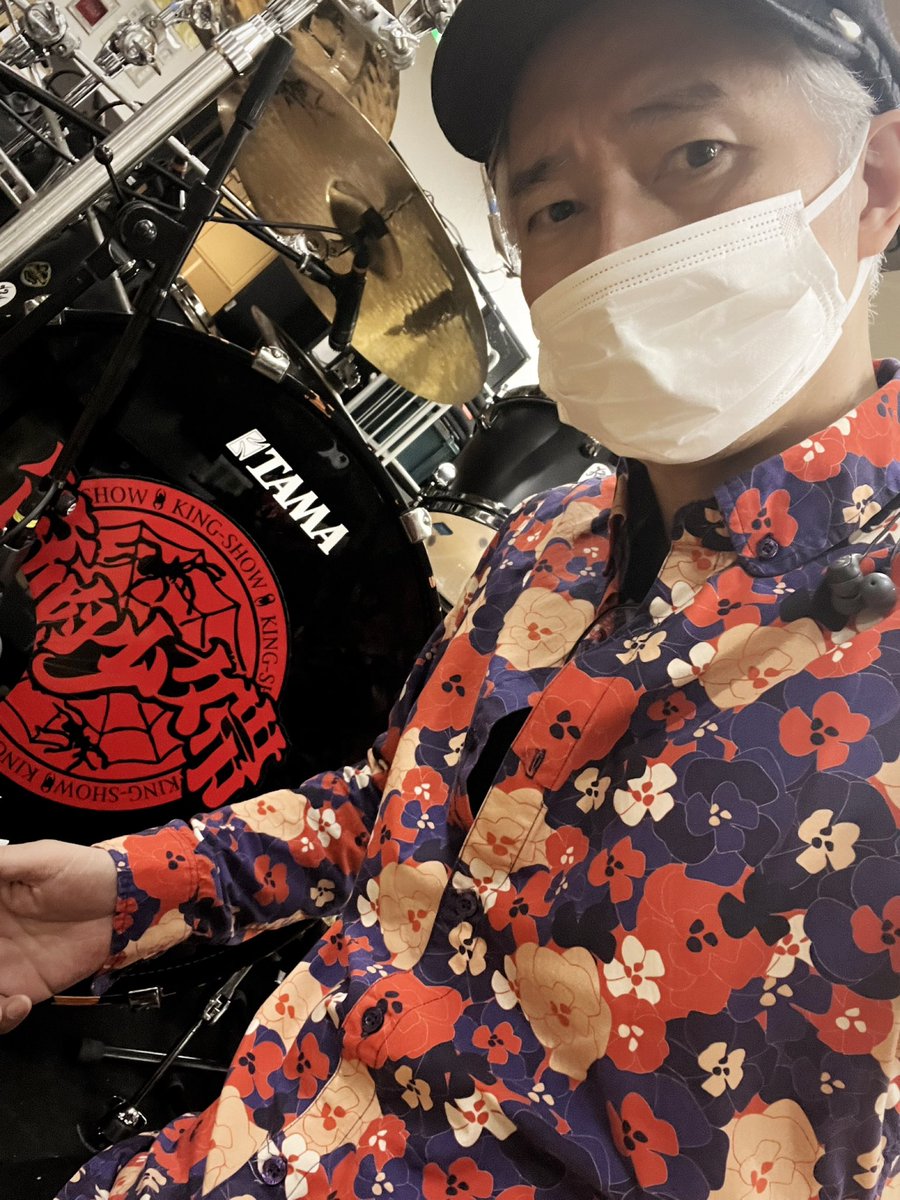 OfficialOken's tweet image. 本日は「EEF2025」用の筋肉少女帯リハをしてきました。24日はクラブチッタ川崎、妖精帝國、JILUKAと。皆さんぜひ！ロマンティックおじさん？

#EEF  #筋肉少女帯　#妖精帝國　#JILUKA