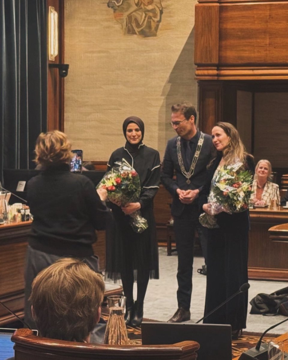 SP Leiden (@spleiden) on Twitter photo Gister is SP duo-Raadslid Aziza officieel beëdigd door burgemeester <a href="/peterheijkoop/">Peter Heijkoop</a>. We zijn enorm blij met haar stevige en sociale hart. Een aanwinst voor de SP Leiden. Ze gaat veel betekenen voor de stad. Ze neemt deel aan de commissie Onderwijs & Samenleving. Gister is SP duo-Raadslid Aziza officieel beëdigd door burgemeester <a href="/peterheijkoop/">Peter Heijkoop</a>. We zijn enorm blij met haar stevige en sociale hart. Een aanwinst voor de SP Leiden. Ze gaat veel betekenen voor de stad. Ze neemt deel aan de commissie Onderwijs & Samenleving.