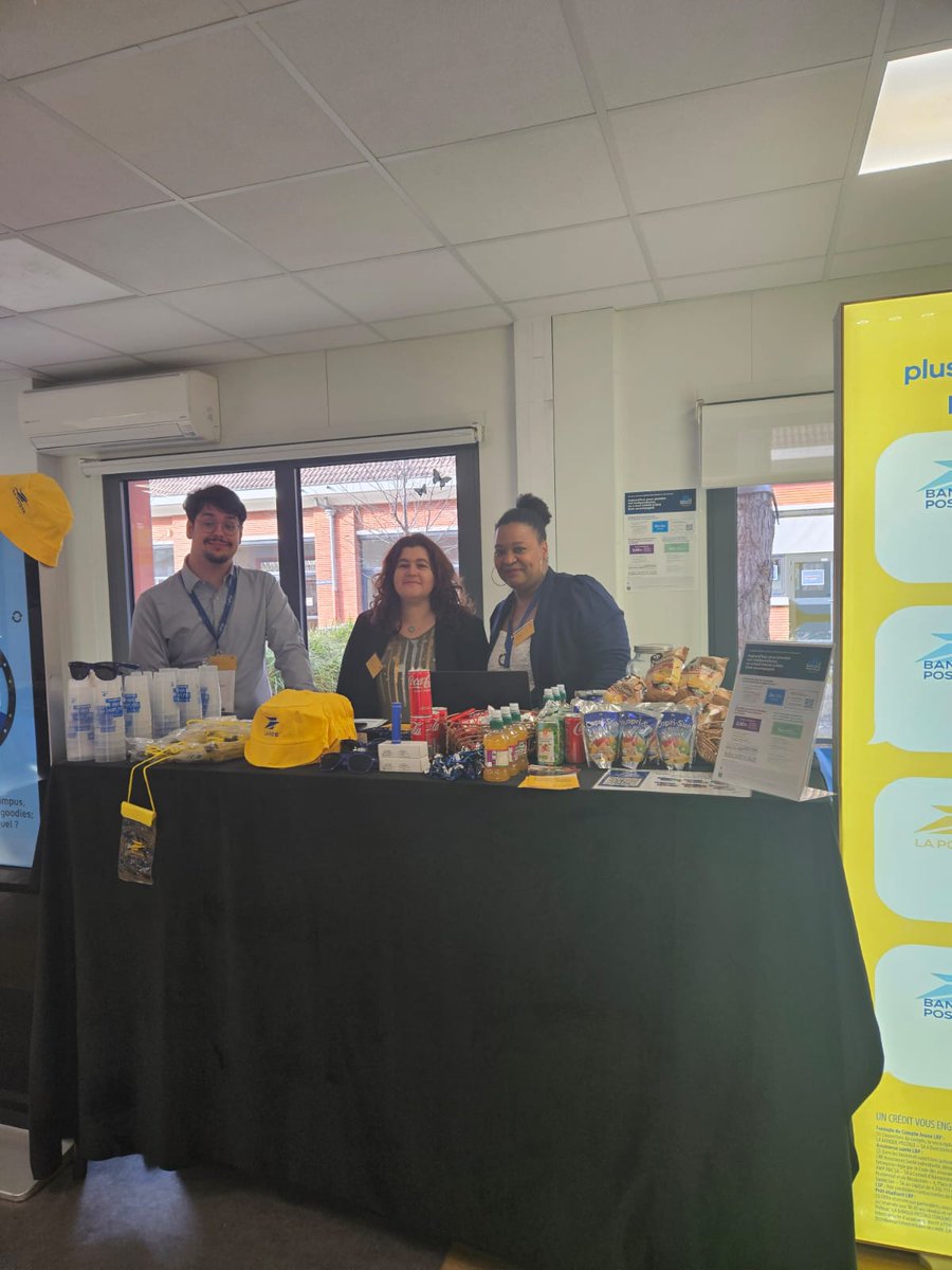 #ValdeMarne | Retour en 📷sur la participation du <a href="/GroupeLaPoste/">La Poste Groupe</a> à la journée portes ouvertes de l'école d'#ingénieur <a href="/Efrei_Paris/">Efrei</a> 👩‍🎓👨‍🎓

Nos postiers ont rencontré les futurs talents du #numérique 👩‍💻et leur ont présenté les solutions de #LaPoste adaptées à leur vie d'#étudiant 📚