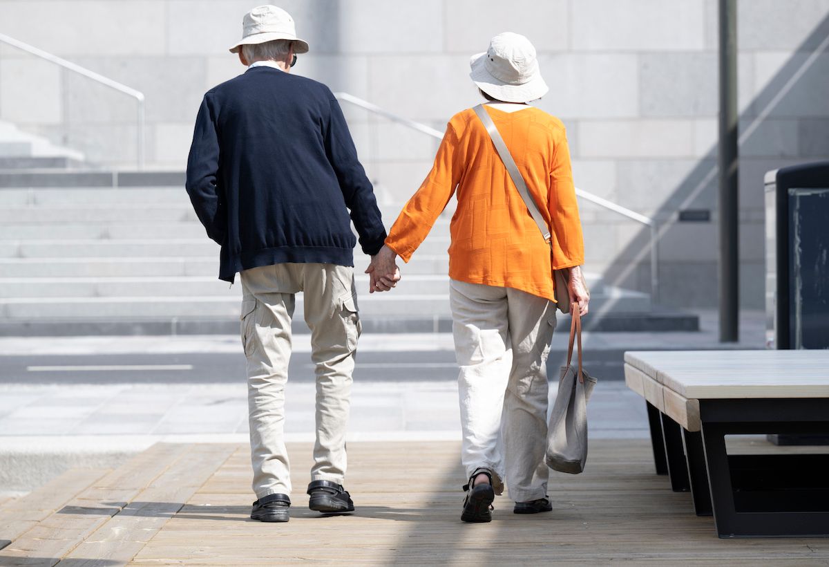 DEBATT: Många upplever en ofrivillig ensamhet idag i Sverige. Men om vi möttes mer skulle tilliten och glädjen växa, och i förlängningen skulle det stärka demokratin, skriver Henrik Andersson. buff.ly/41b4xnJ