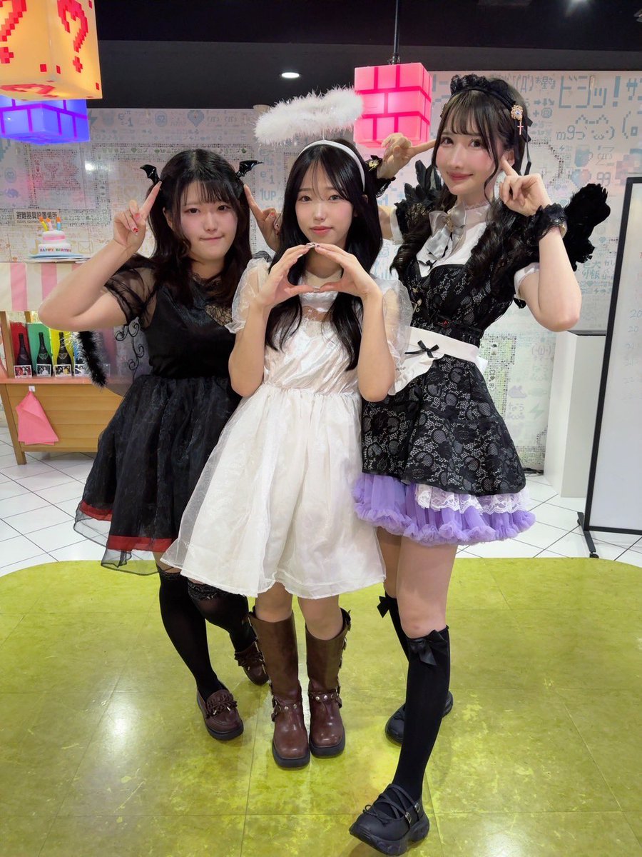 めいどりーみんなんば店

PARTYMAKERイベント🤍開催中です🩷🩵🩷🩵

本日は天使と悪魔😇VS😈イベント‼️ 

メイドちゃんの普段と違う一面が見られるかも⁉️

本日からチャミスル解禁🍻アゲアゲな1日にしましょう🩷🤝

#めいどりーみん #メイドカフェ