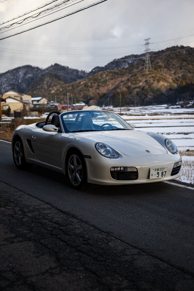 porsche_whiters's tweet photo. ケイマンなら遅いってなるのかもだけど、オープンだから速さどうでも良いのよね。
屋根開けてると100キロくらいで快適性が著しく低下するので、2.7Lの素で十分
#987boxster https://t.co/UR14qWeEmV