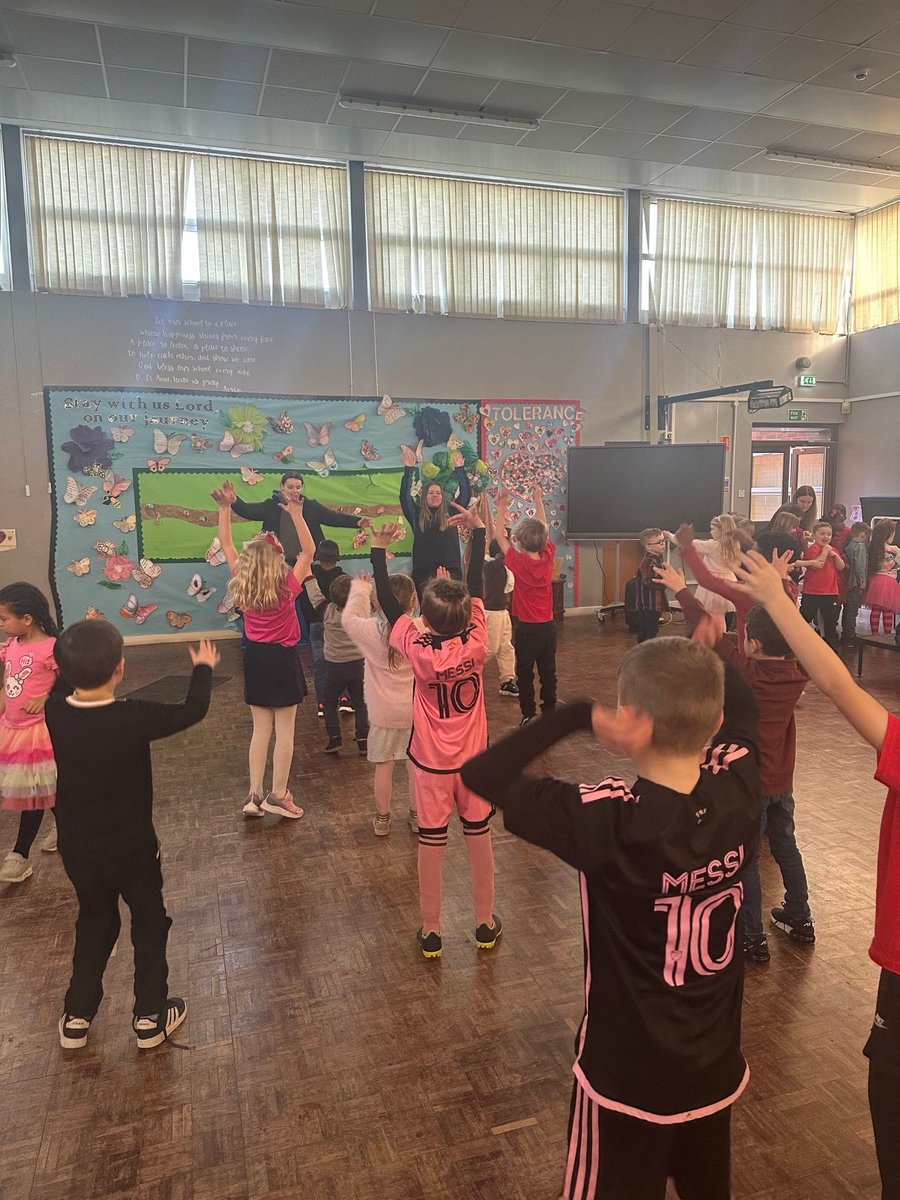 Key stage one enjoyed their Valentine's Disco 🎀💕💗