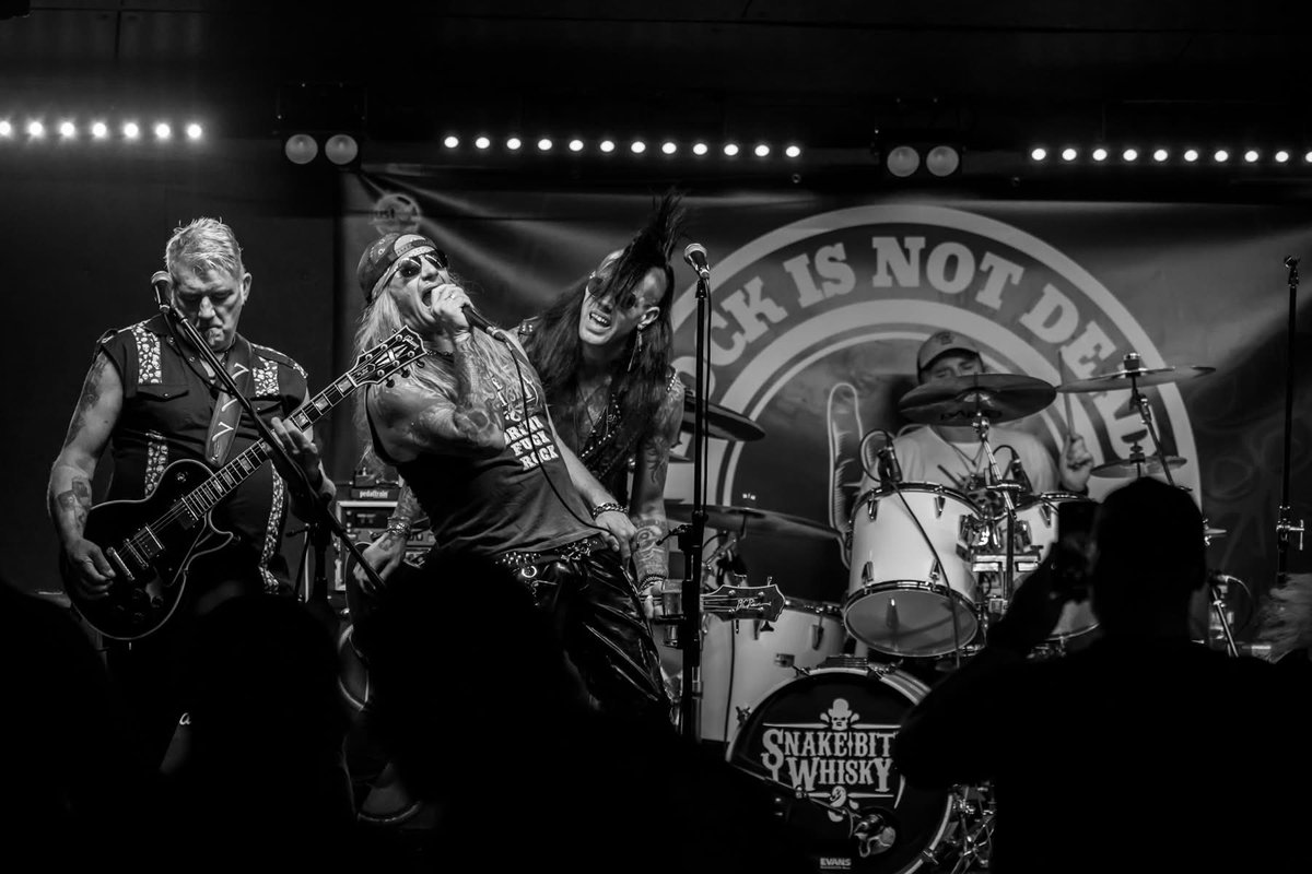 It’s the weekend! Turn it up to 11 and Drink! Fuck! Rock! ☠️
#drink #fuck #rock #snakebitewhisky #sleazerock #weekend #aussierock