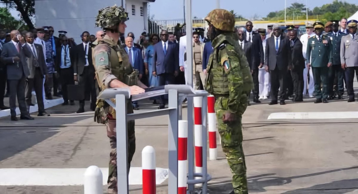 tblr_tchad's tweet image. #𝗖𝗢𝗧𝗘_𝗗_𝗜𝗩𝗢𝗜𝗥𝗘: Le camp du 43e BIMA de Port-Bouët, appartenant à l&apos;armée française en Côte d’Ivoire, a été rétrocédé aux Forces Armées de Côte d’Ivoire (#FACI) ce 20 février.