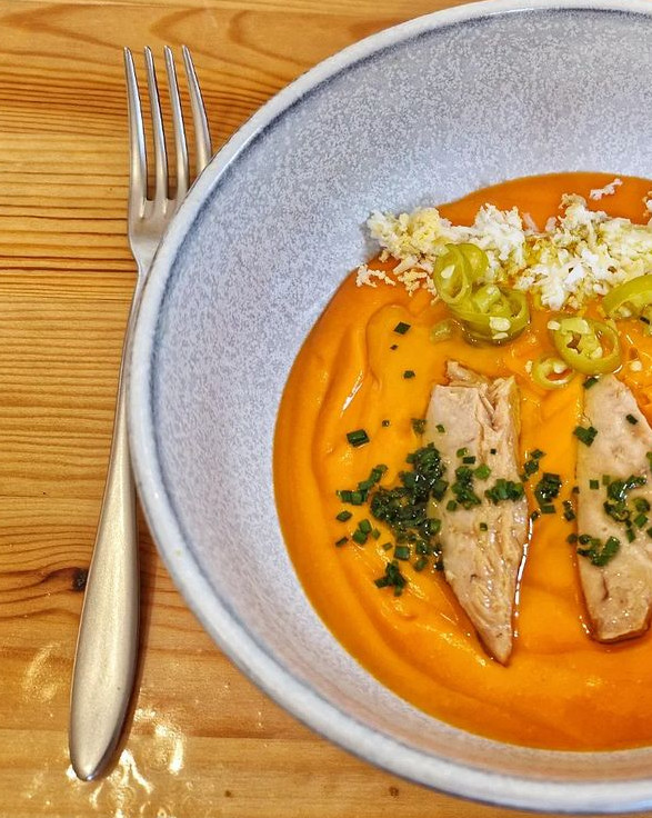 Nuestra cocina es un reflejo de la tradición y el respeto por los ingredientes. Cada plato se elabora con técnicas artesanas que priman lo auténtico.

Información y reservas ☎ 953602532
📍República Argentina, 12
juancarlostrujillo.com

#canelaenrama #gastronomia