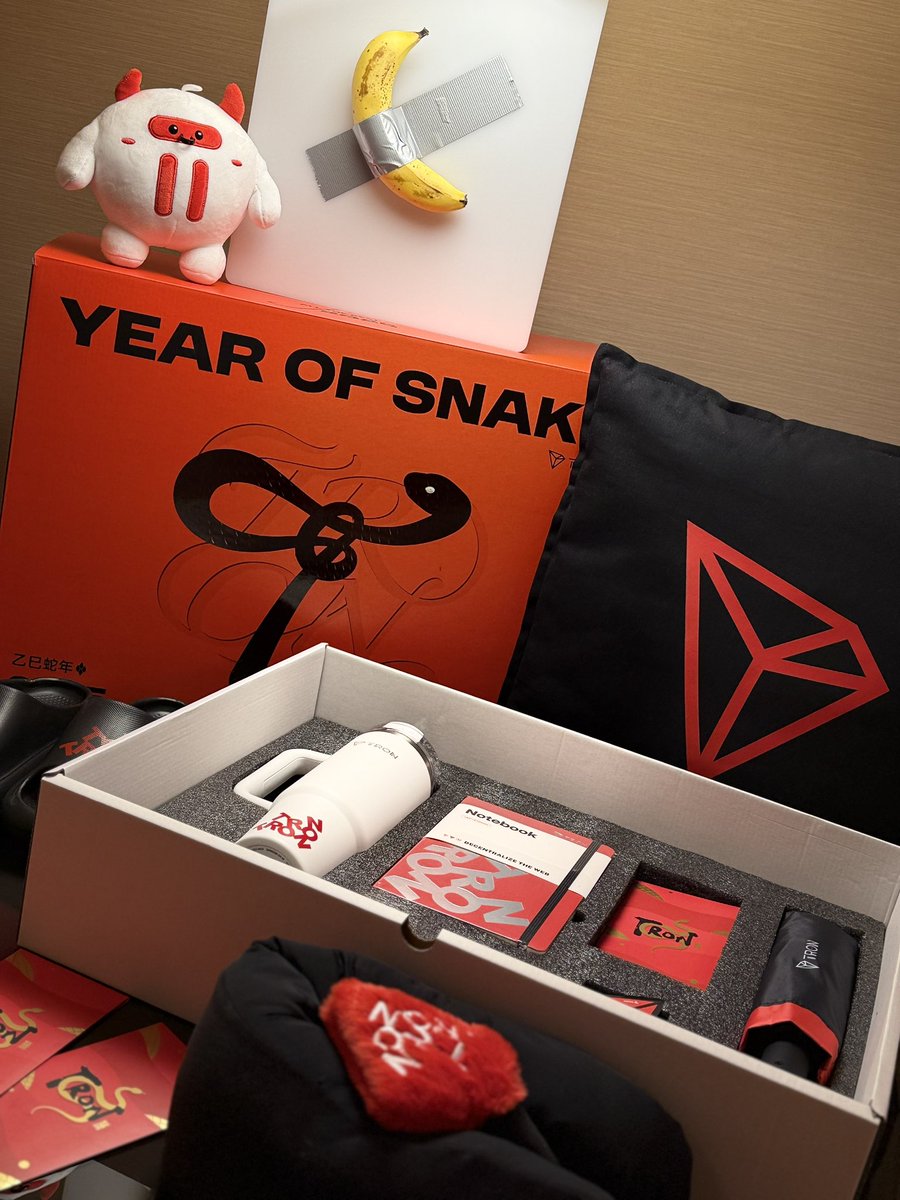 Just in case you missed #ConsensusHK here’s a premium recap! ⬇️

Day 1: Bought Rare Golden Banana 🍌 

Day 2: <a href="/justinsuntron/">H.E. Justin Sun 🍌</a> Met His Twin 👀

Day 3: Free #TRON VIP Swag 🧧

Oh yea… And we announced $10 Million in funding and support from <a href="/trondao/">TRON DAO</a> through our brand new TRON
