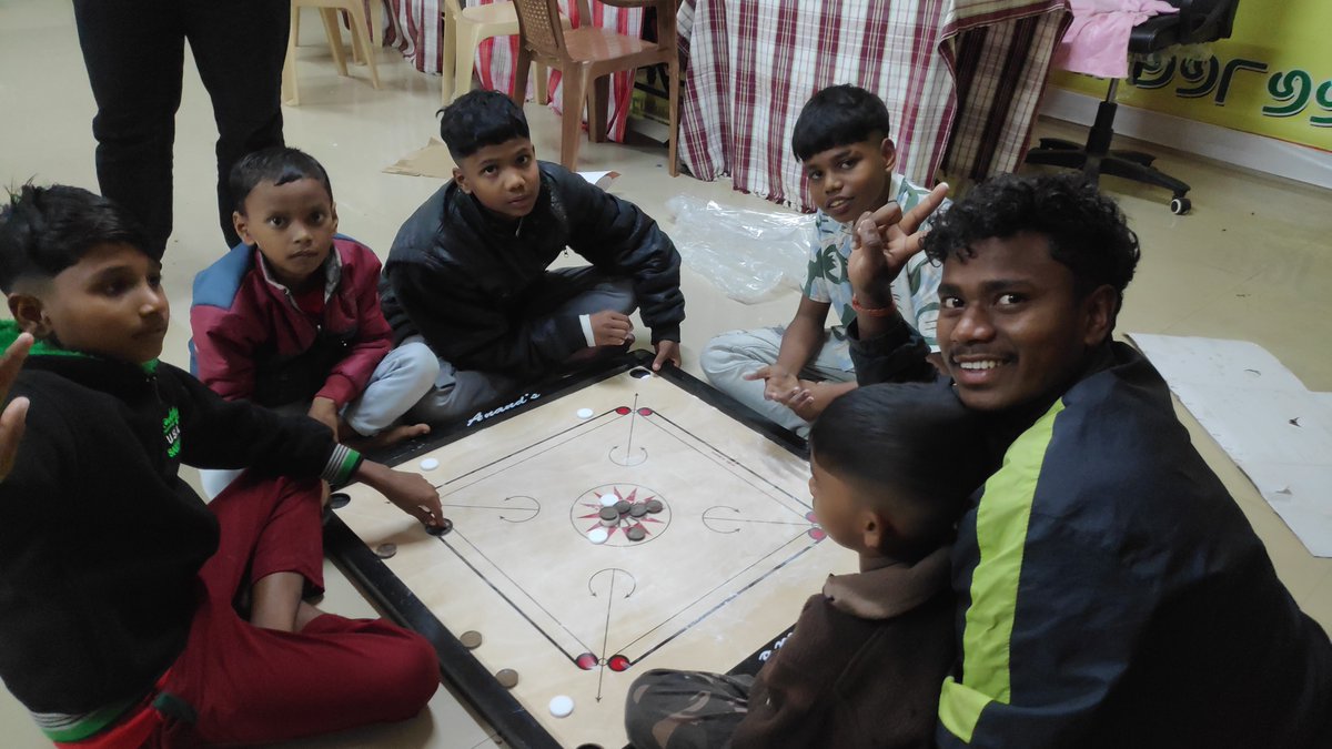 srcximb's tweet photo. Reliving the magic of Christmas at Make-a-Wish on December 25th at Madhurmayee Adarsha Siksha Niketan. Seeing the joy on the faces of these children was truly inspiring. It's a reminder that even small acts of kindness can make a big difference.  #SRCXIMB #MakeAWish https://t.co/UgJLgITqa1