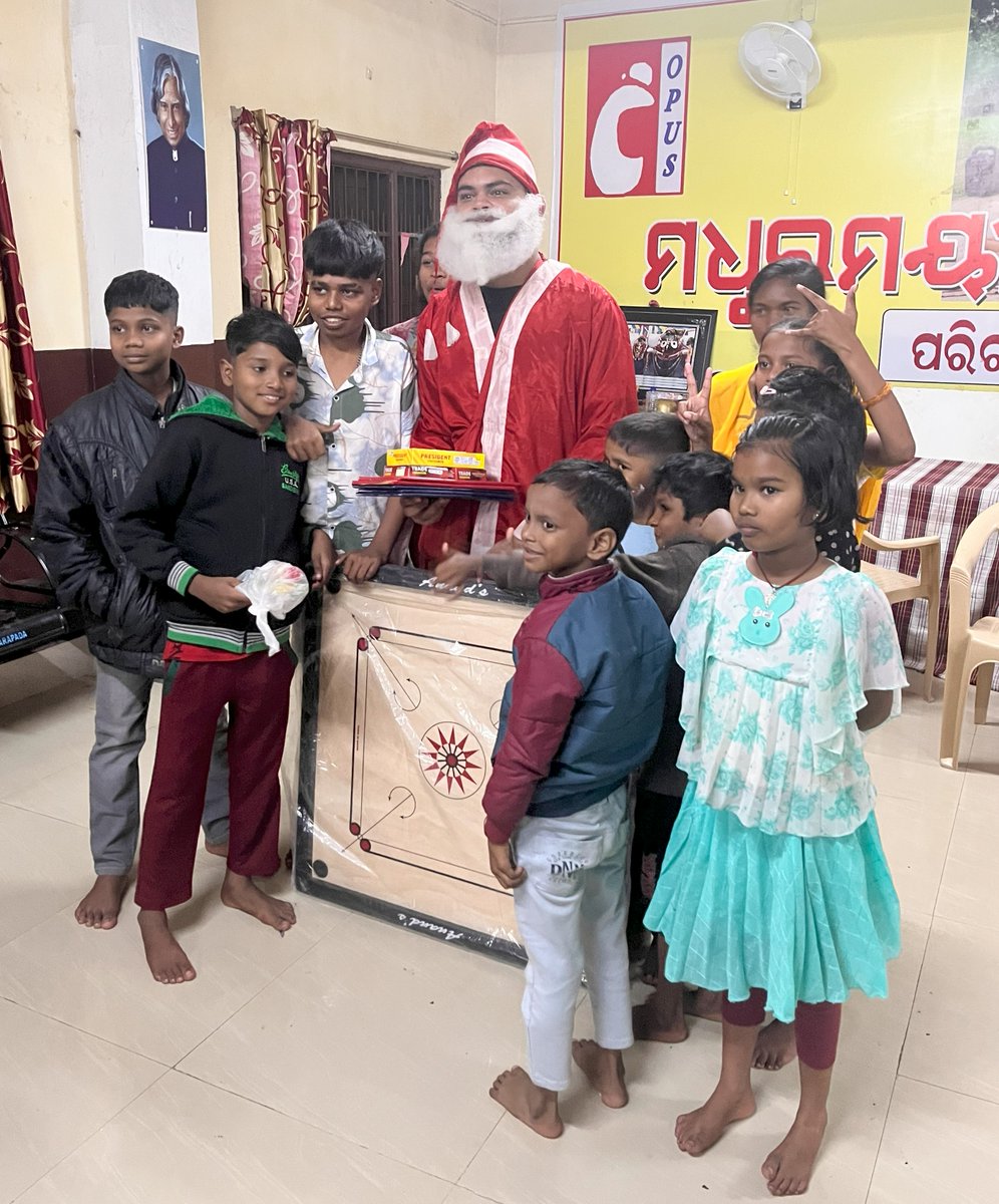 srcximb's tweet photo. Reliving the magic of Christmas at Make-a-Wish on December 25th at Madhurmayee Adarsha Siksha Niketan. Seeing the joy on the faces of these children was truly inspiring. It's a reminder that even small acts of kindness can make a big difference.  #SRCXIMB #MakeAWish https://t.co/UgJLgITqa1