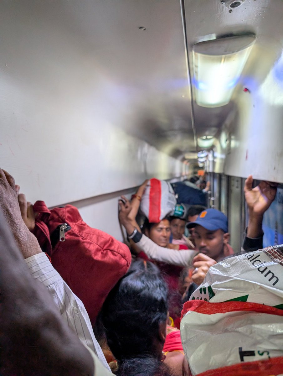 bhutorbaba's tweet photo. @AshwiniVaishnaw  PNR 6547033977. Not able to get into coach due to overcrowding . Please inform RPF at Gaya junction 

@RailMinIndia @rail https://t.co/fD9EGRtGJH