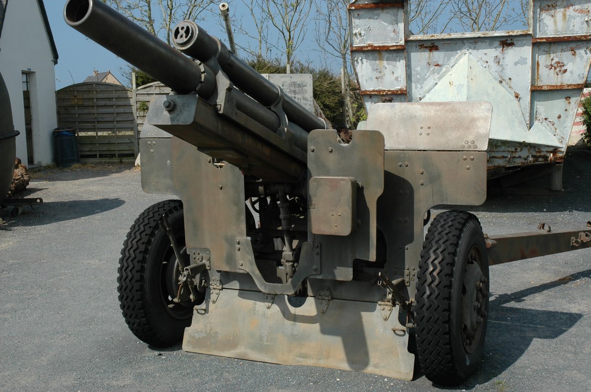 milmodelscene's tweet photo. #FirepowerFriday It's been a while since I did one of these, but have picked a US 105m howitzer, pictured at the Omaha Beach Museum back in 2006. #MAFVA @USAS_WW1 @PhilLoder @RobertGlenniePT @agbdrilling @jr_liscano @RitaGamer @09EA63 https://t.co/uwYnKH6TIs