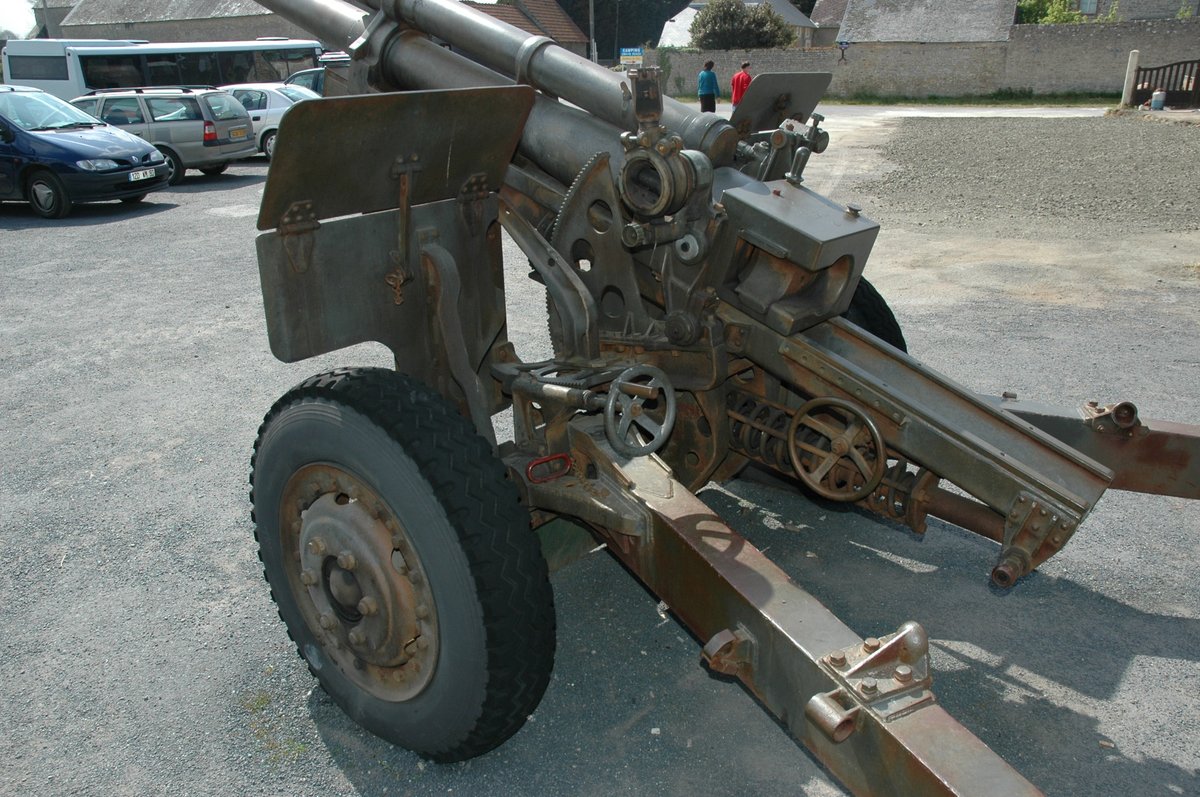 milmodelscene's tweet photo. #FirepowerFriday It's been a while since I did one of these, but have picked a US 105m howitzer, pictured at the Omaha Beach Museum back in 2006. #MAFVA @USAS_WW1 @PhilLoder @RobertGlenniePT @agbdrilling @jr_liscano @RitaGamer @09EA63 https://t.co/uwYnKH6TIs