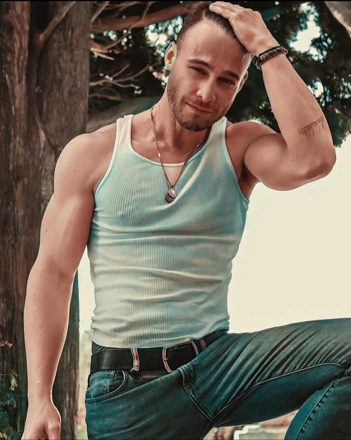 Carlotta15Fois's tweet photo. Buongiorno 😘🫶😊🌺🌺
#KeremBürsin https://t.co/ZUagBtvasQ