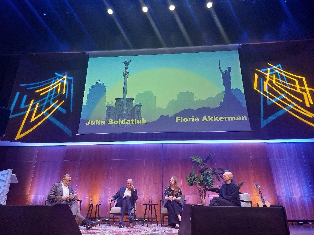 Verhalen uit Oekraïne, geopolitiek, Oekraïense muziek. Première-avond reisserie Van Moskou tot Maidan, vanaf 23 februari te zien op tv. Met <a href="/Chrkij/">Chris Kijne</a>, <a href="/jellebc/">@jellebc.bsky.social</a>, <a href="/JSoldatiuk/">Julia Soldatiuk-Westerveld</a> en ondergetekende.