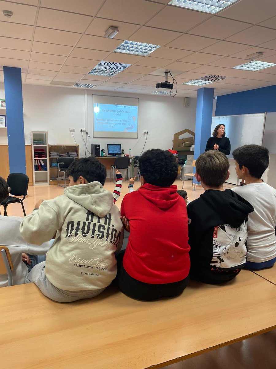 GlobalHealth_rg's tweet image. Celebramos el Día Internacional de la Mujer y la Niña en la Ciencia con charlas en colegios
@idisbaib

María Arias y Aina Huguet han ido al CEIP Urbanitzacions de Llucmajor 👏📷

Necesitamos a más mujeres en la Ciencia! 👩‍🔬💪

#11F #WomenInScience #NoScienceNoFuture