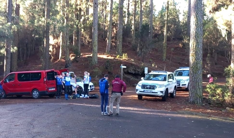 AEAFMA's tweet photo. Operación contra actividades deportivas irregulares en espacios naturales protegidos del @CabildoTenerife.

#AgentesDeMedioAmbiente descubren y denuncian acciones organizadas desde Finlandia sin autorización y con ánimo de lucro.

#PolicíaMedioambiental

https://t.co/lIwjhLn7ne https://t.co/U14zTW972w