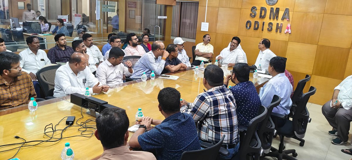 gopabandhuacad1's tweet photo. #OAS_PR_2020_24 Batch Probationers, undergoing training at Gopabandhu Academy of Administration, visited the Emergency Operation Cell on 20th February 2025.

#gaa #Odisha #OAS https://t.co/RfcYRAx1Gz
