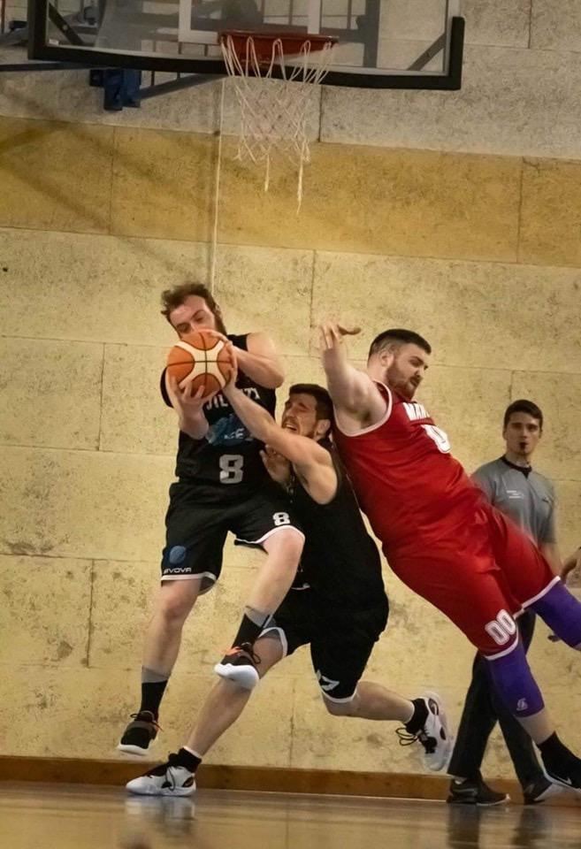 I colori della Gioconda.
La tensione emotiva di Guernica.
Palestra che profuma di minimalismo.
Ragazzi, che capolavoro!

#sempreminors