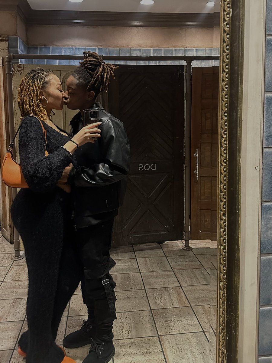 𝚜𝚊𝚙𝚙𝚑𝚘𝚌𝚘𝚞𝚙𝚕𝚎𝚜 (@wlwlesappho) on Twitter photo 