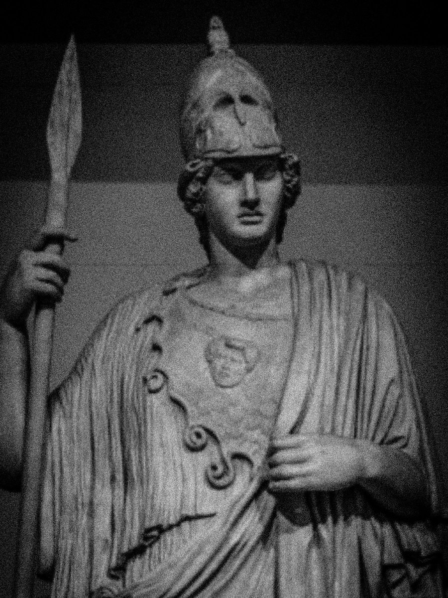 «Οι έλληνες είναι οι αυτουργοί, οι πρωτουργοί, και οι δημιουργοί του θρήνου και της σφοδρής σιωπής. Πρώτοι αυτοί δουλέψανε το νόημα της μοίρας και της συμφοράς.»

Δημήτρης Λιαντίνης (1942-1998)