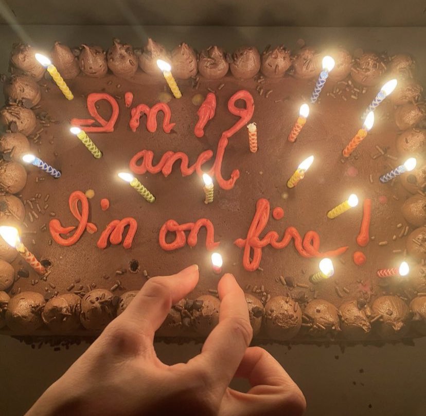 throwbackolivia's tweet image. “thank u for all the birthday luv! i am now 19!!!!!!! 💕💕💕💕💕”

Olivia Rodrigo via Instagram 3 years ago today. (February 21, 2022)