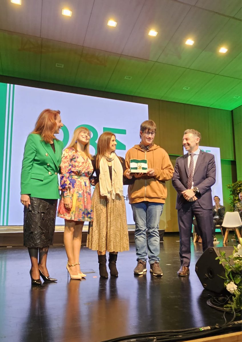 La Bandera a los Valores Humanos #Málaga ha correspondido al Equipo EDAU de #Antequera <a href="/Edautismo/">EDAU</a>