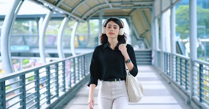 Nirerepresent ako ni ate ghorl kapag naglalakad sa footbridge hahaha ganda gandahan lang

Hindi Ka Bibitawan Out Now

#BI7IB #BILIB
#BILIB_HindiKaBibitawan
#BILIB_Comeback <a href="/bilib_official/">BILIB</a>