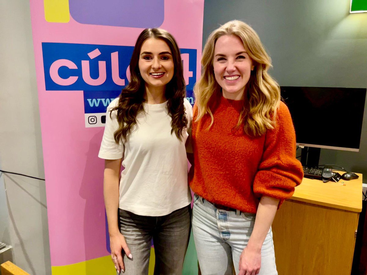 TG4TV's tweet photo. Reáchtáil @Cula4_TG4 Dianchúrsa Traenála do Láithreoirí sa Réimse Ábhar do Dhaoine Óga🤩

✅Traenáil le Láithreoirí TG4 agus BBC @maddiemoate agus le @LorGMedia 🙏
✅Smideadh &amp; gruaig, ceamara, dlí, leabhair, soilse 

Go n-éirí leis an gcéad ghlúin eile! 

📍Ceannáras TG4 https://t.co/VzH2rZdj4n