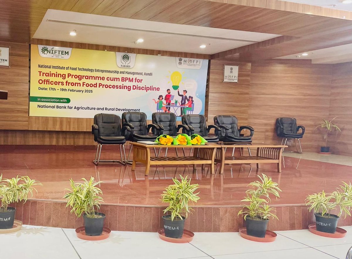 DashoraKavya's tweet photo. "Honored to speak at the #NABARD officers' training at #NIFTEM on #AI &amp; #ML frameworks for reducing food loss in agri-food systems.

India loses 70M metric tons of food yearly, impacting food security &amp; the environment. Tackling this needs tech-driven strategies!

#FoodSecurity https://t.co/XrQLeIiL46