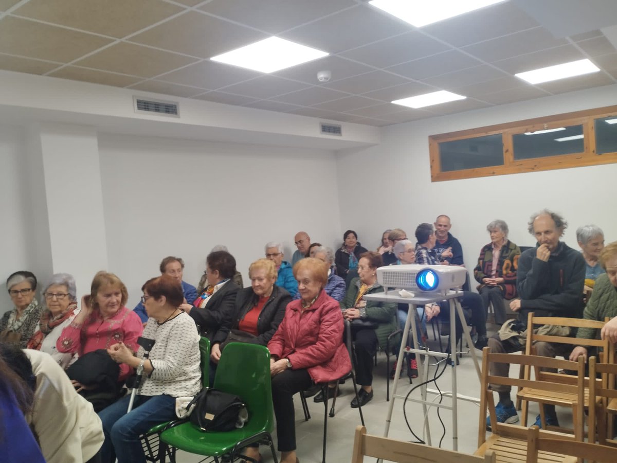 ➡️¡¡Seguimos trabajando en Salud comunitaria en #Bilbao!!

✅️Gracias a las 47 personas de Uribarri que se acercaron para escuchar las maravillosas charlas de Bego y Ainara de la @upvehu_gara 

¡Os informaremos de los nuevos proyectos que se acerquen!

#salud #Enfermería