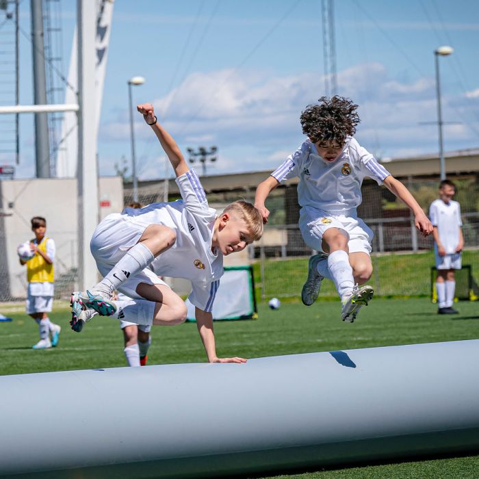 "It's about TIME!"

This is what many coaches (me included) around the country will be saying about the FA's change to Youth Football in England from 26/27.

3v3 for U7s
11v11 from U14s

In case you don't have the time...here's a breakdown of what you need to know.