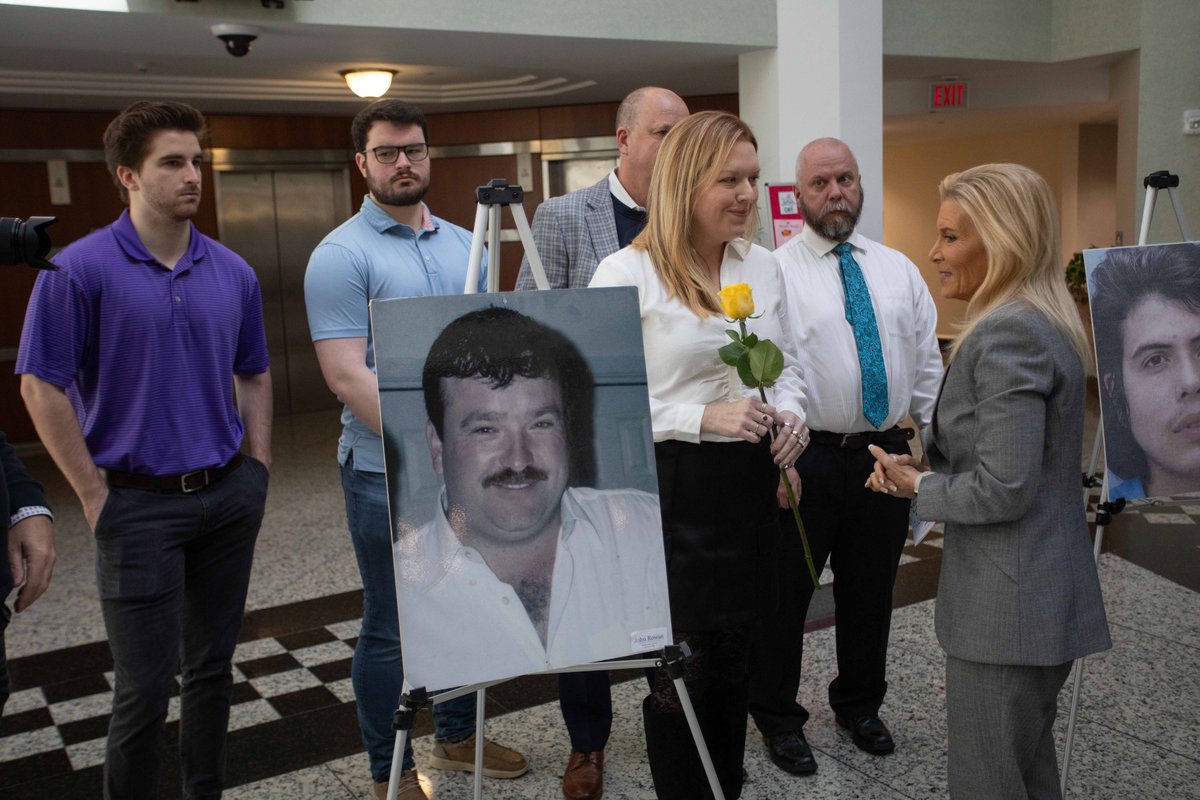 CityofJax's tweet image. Always moving and emotional, we were proud to host the Florida Missing Adults Day ceremony at City Hall today. It’s not only a day to ask the public for information in these cases, but to remind those families and loved ones your City stands with you and that there is still hope.