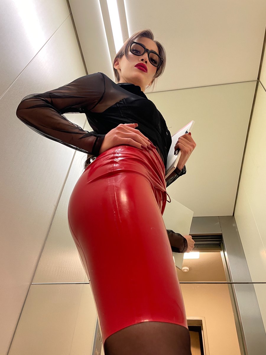 RT if you like Latex  

#latex #mistress #fetish #shiny #asmr #goddess #pov #latexpants #latextop #latexgloves #latexskirt #latexdress