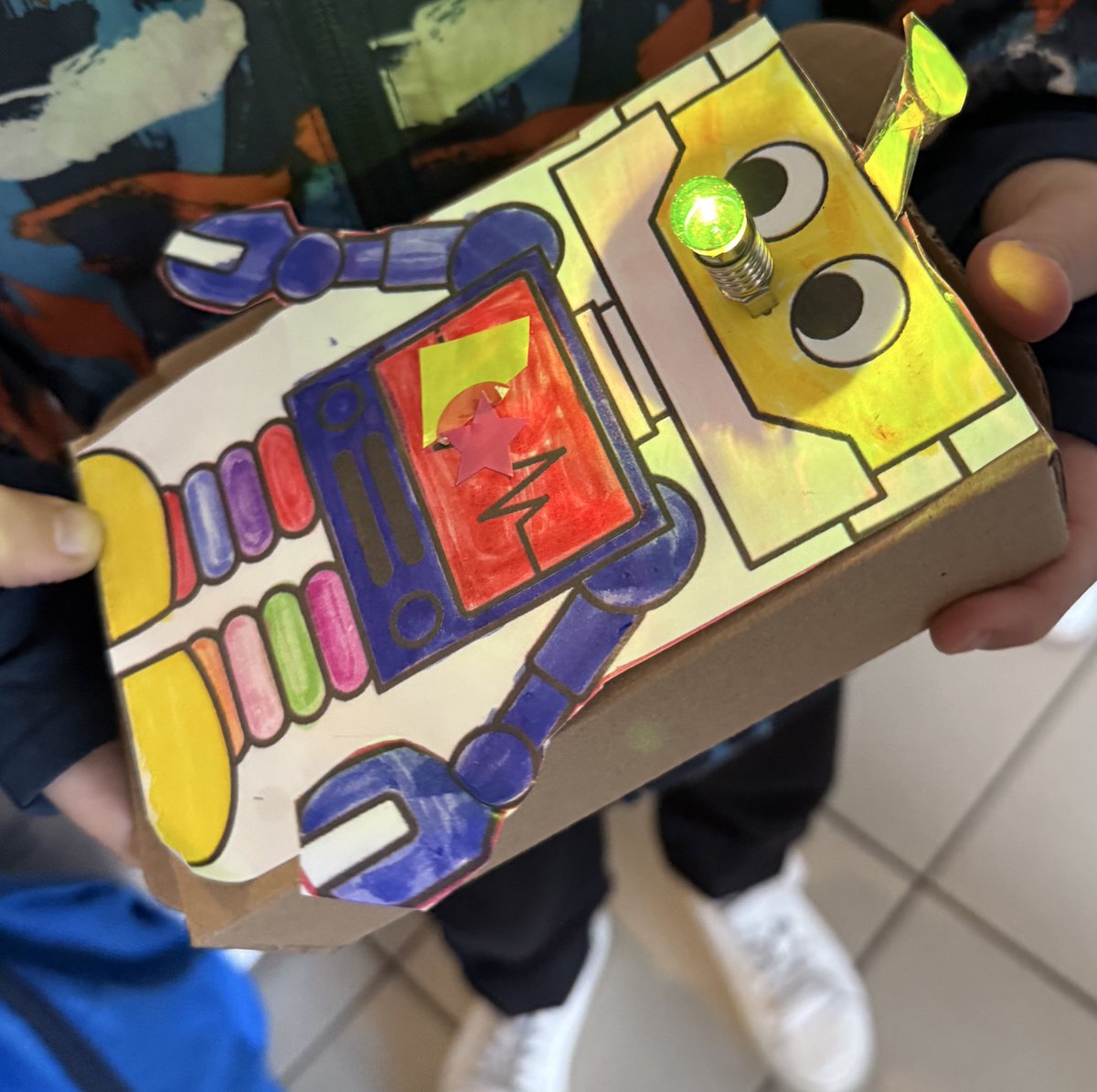 Alex DEROSE 🇪🇺 (@alexdb13) on Twitter photo Encore une semaine riche à l’école des Rêpes #FICA, plan math, projets robots et techno, ateliers #PHARE, classe orchestre et carnaval : il y en a pour tous les goûts. Bonnes vacances aux élèves et aux enseignants <a href="/NathalieAlber15/">Nathalie Albert-Moretti</a> <a href="/acbesancon/">Académie de Besançon</a> <a href="/CatherineRidard/">Catherine Ridard</a> <a href="/DSDEN70/">DSDEN de la Haute-Saône</a> Encore une semaine riche à l’école des Rêpes #FICA, plan math, projets robots et techno, ateliers #PHARE, classe orchestre et carnaval : il y en a pour tous les goûts. Bonnes vacances aux élèves et aux enseignants <a href="/NathalieAlber15/">Nathalie Albert-Moretti</a> <a href="/acbesancon/">Académie de Besançon</a> <a href="/CatherineRidard/">Catherine Ridard</a> <a href="/DSDEN70/">DSDEN de la Haute-Saône</a>