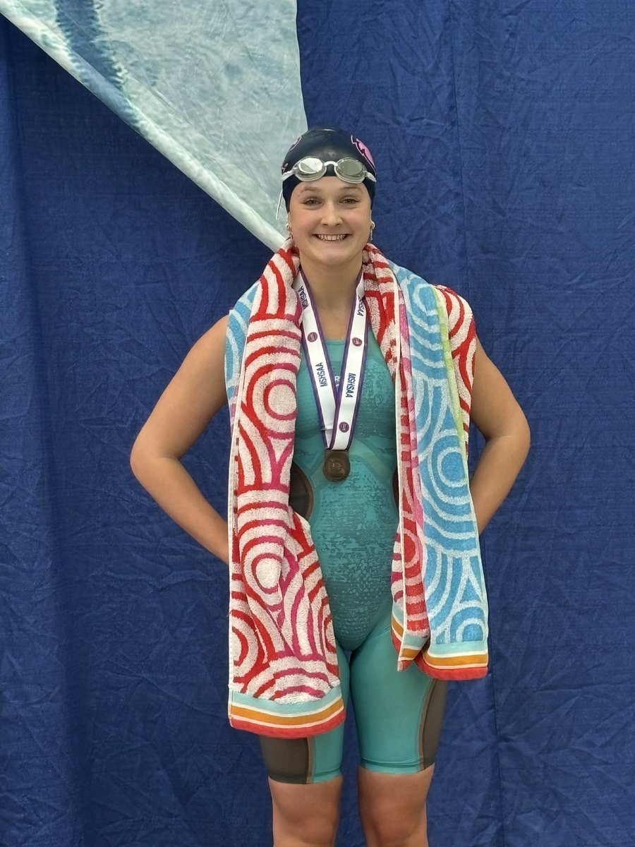 Avree Melhus takes 7th in the 200 IM with a time of 2:12.80!!