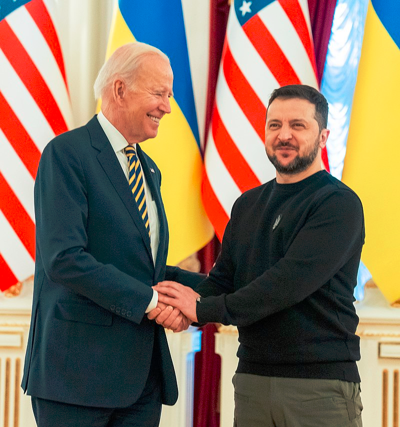 beeVermont's tweet photo. Handshake that cost about million lives.
#ukraine #russia #usa #biden #zeli https://t.co/iFfvN6vnkd