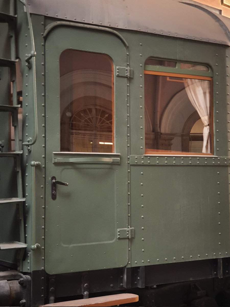 afewmiracles's tweet image. #oldwindows