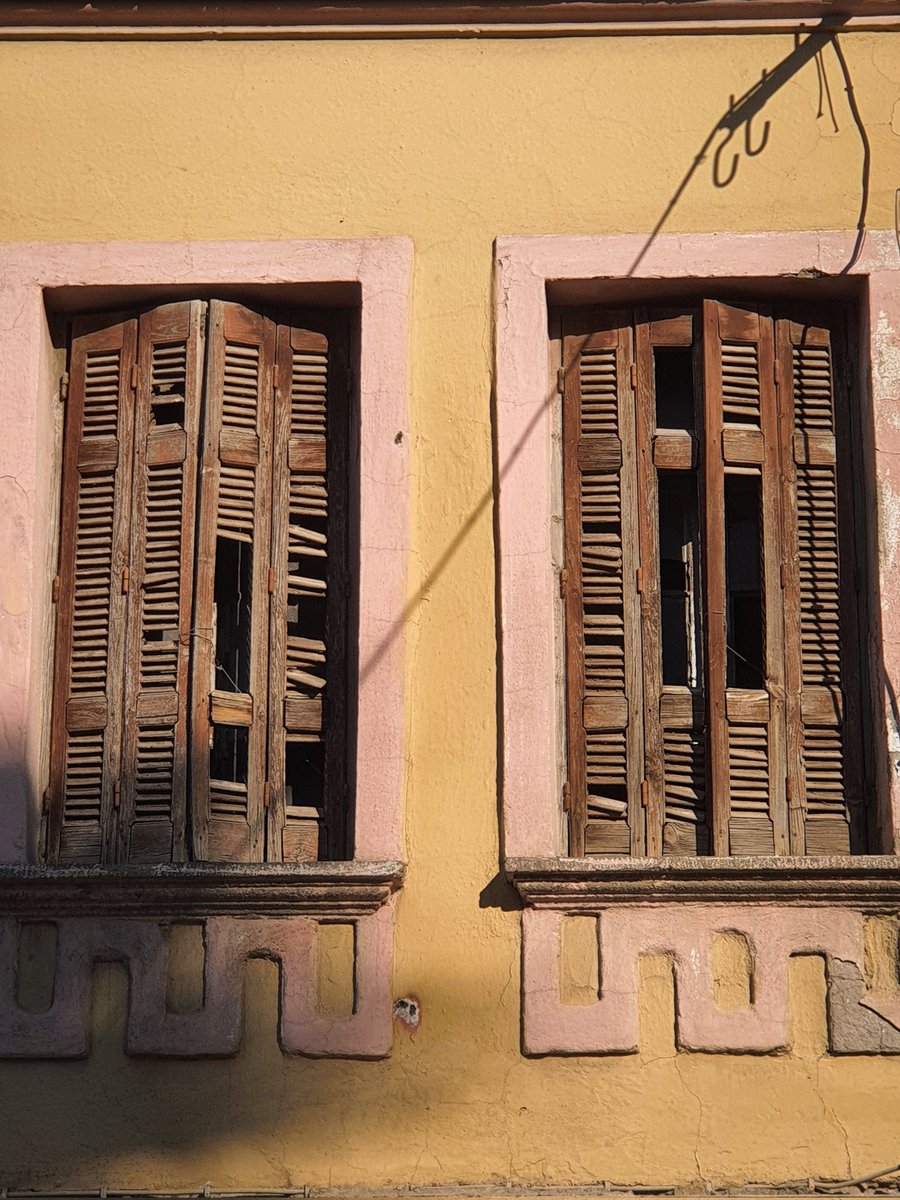 afewmiracles's tweet image. #oldwindows