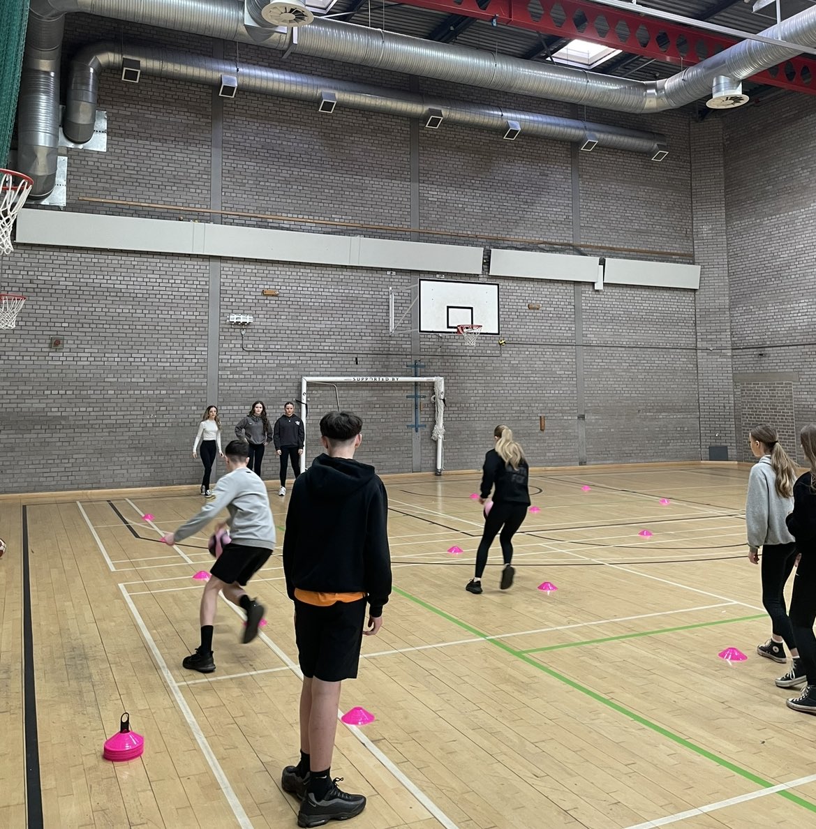 Little Leaders in action developing their content base, confidence and leadership skills🙌🏼🗣️🏀